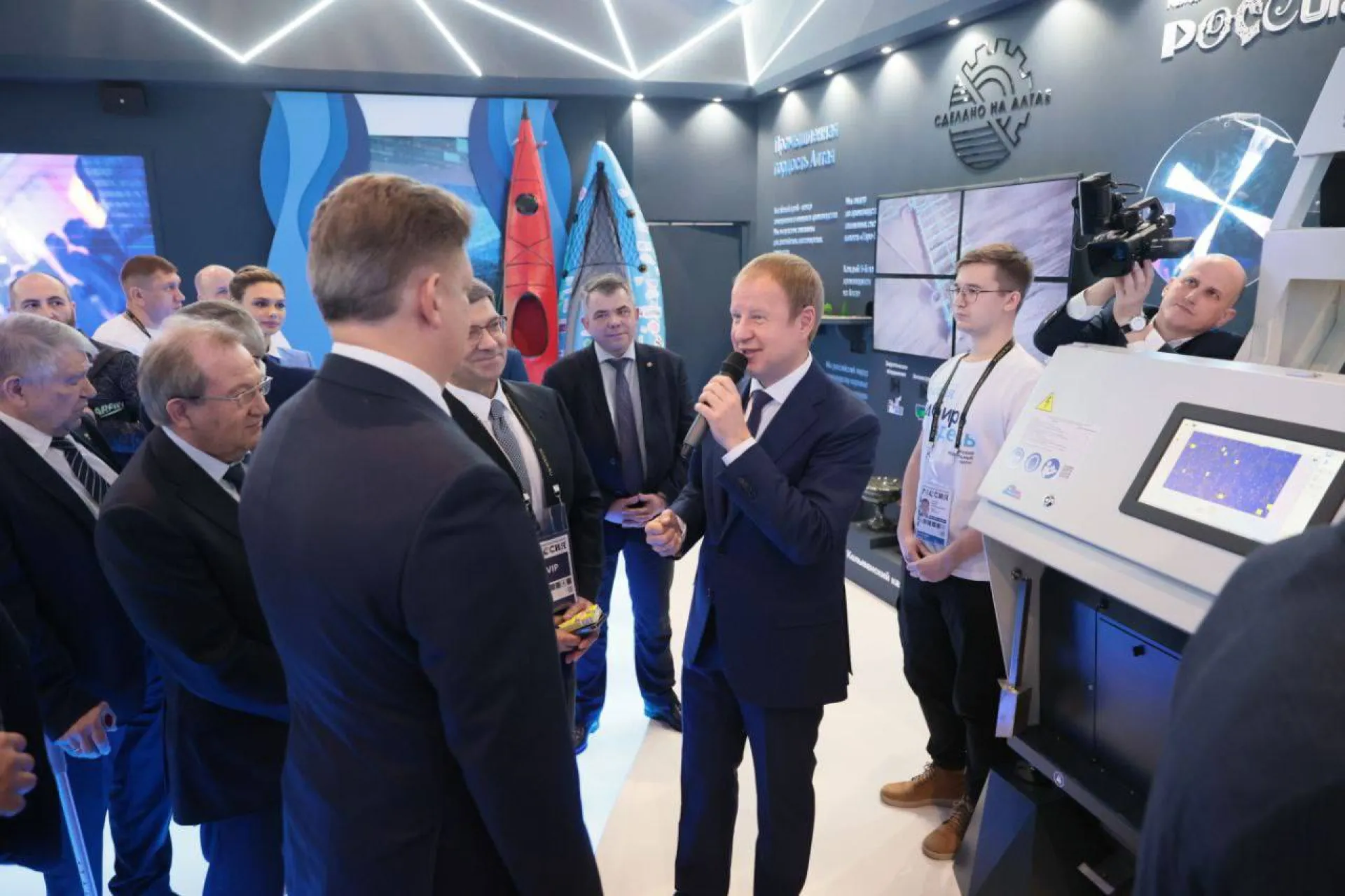 Губернатор Виктор Томенко провёл презентацию Алтайского края в рамках Дня Сибирского федерального округа на выставке «Россия» Губернатор Виктор Томенко провёл презентацию Алтайского края в рамках Дня Сибирского федерального округа на выставке «Россия»