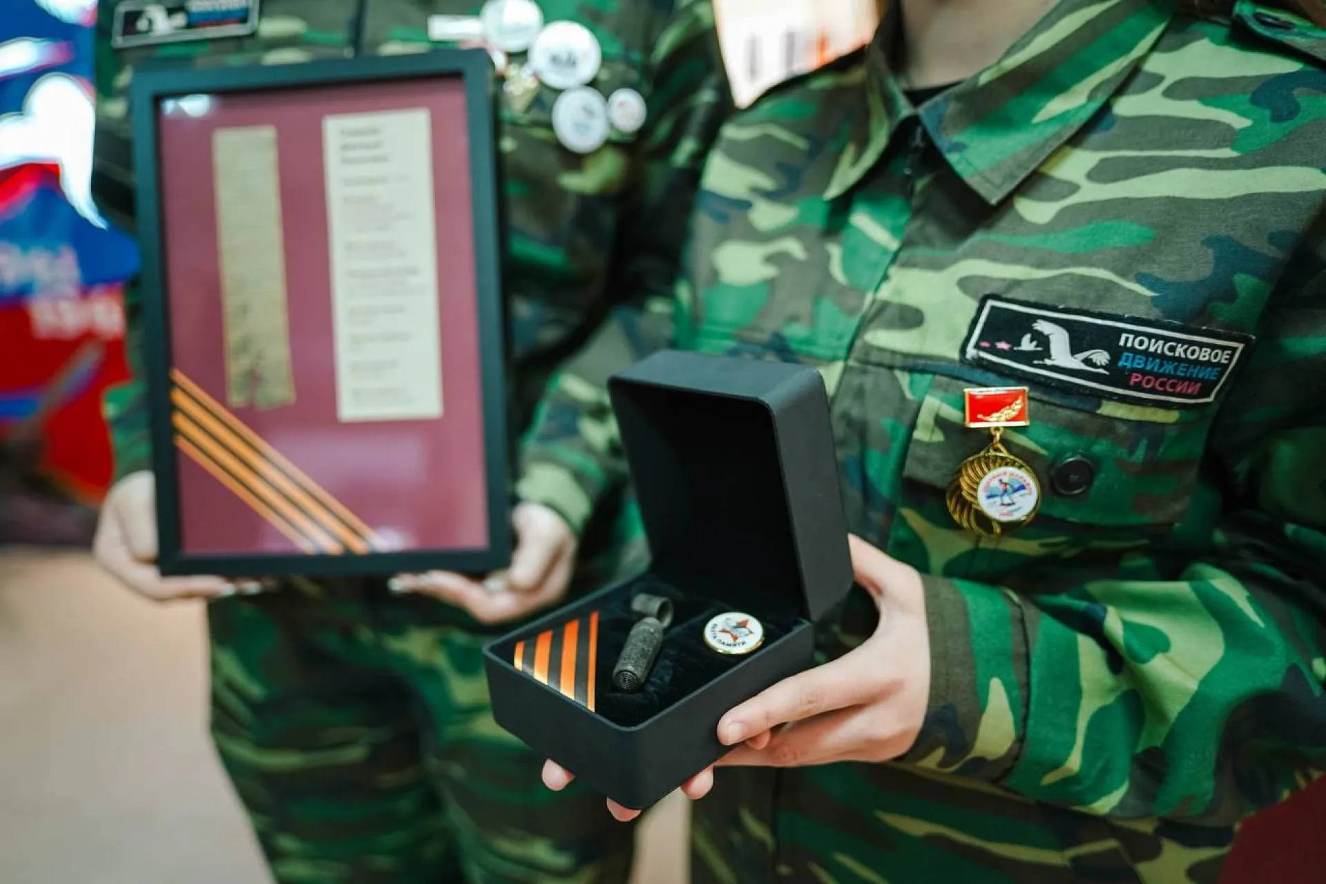 Солдатский медальон передали родственникам красноармейца в Заринске Солдатский медальон передали родственникам красноармейца в Заринске