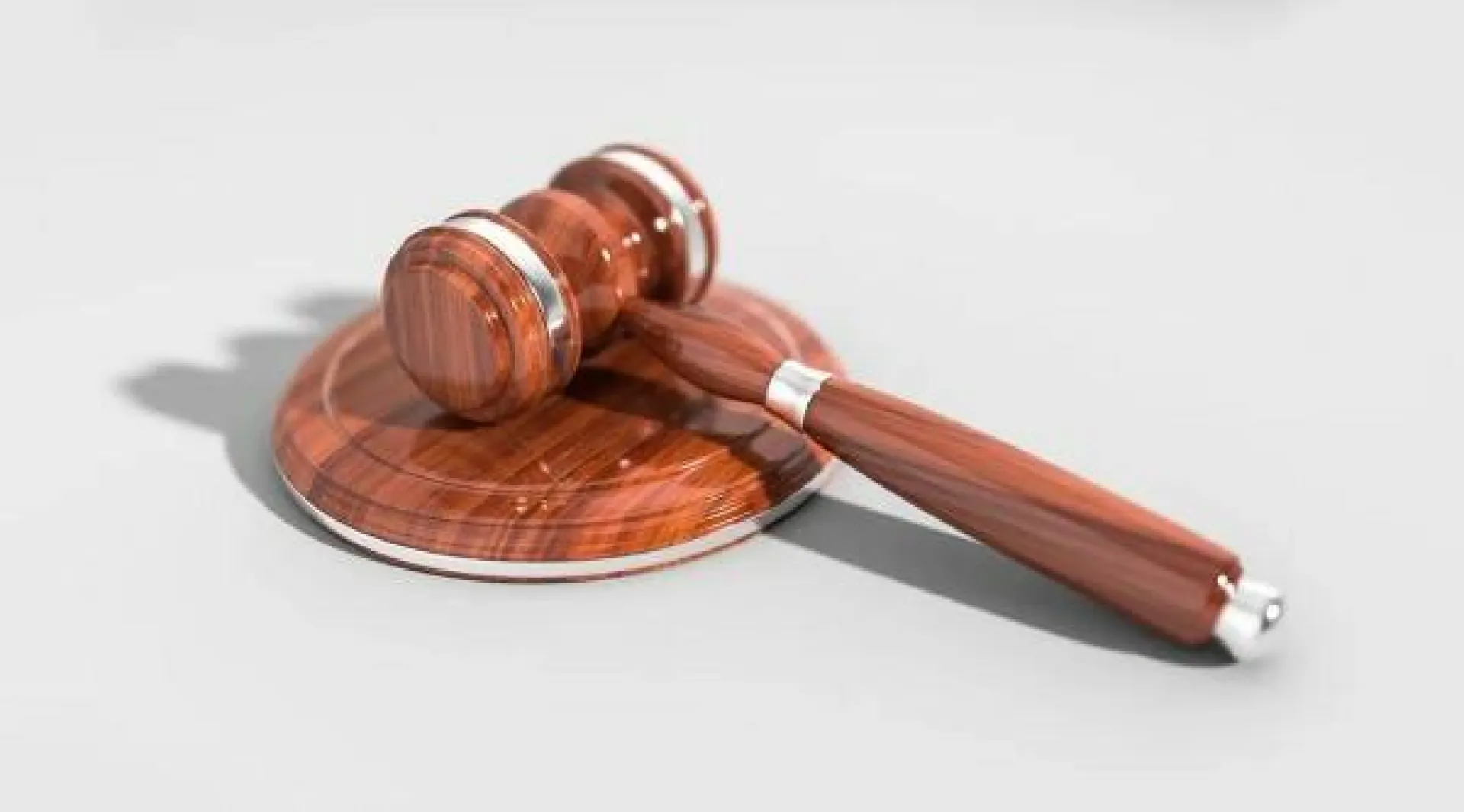 Барнаулец предстанет перед судом за дачу взятки должностному лицу Алтайской таможни Барнаулец предстанет перед судом за дачу взятки должностному лицу Алтайской таможни