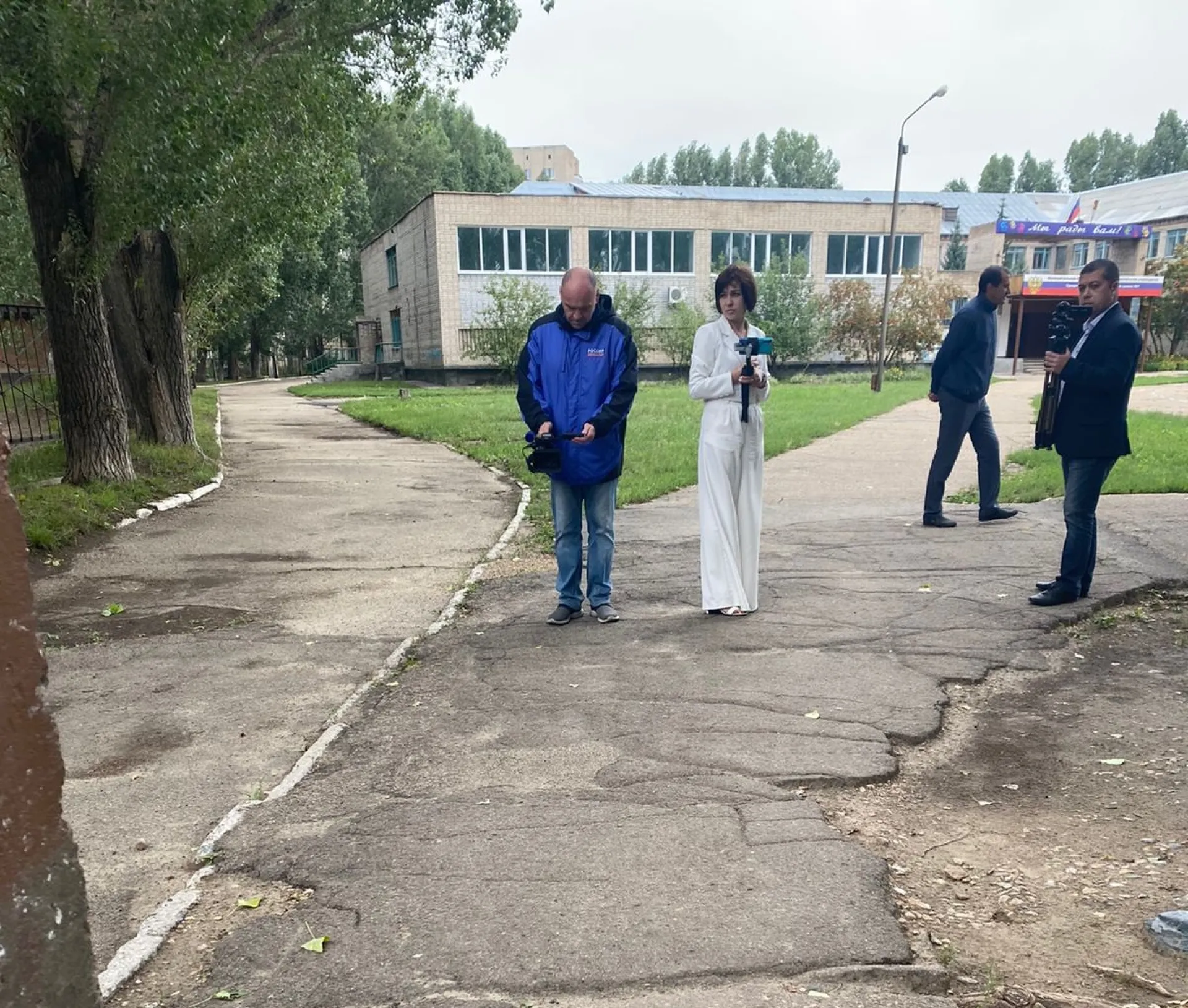 Общественники заинтересовались некачественными тротуарами вблизи алтайских школ Общественники заинтересовались некачественными тротуарами вблизи алтайских школ