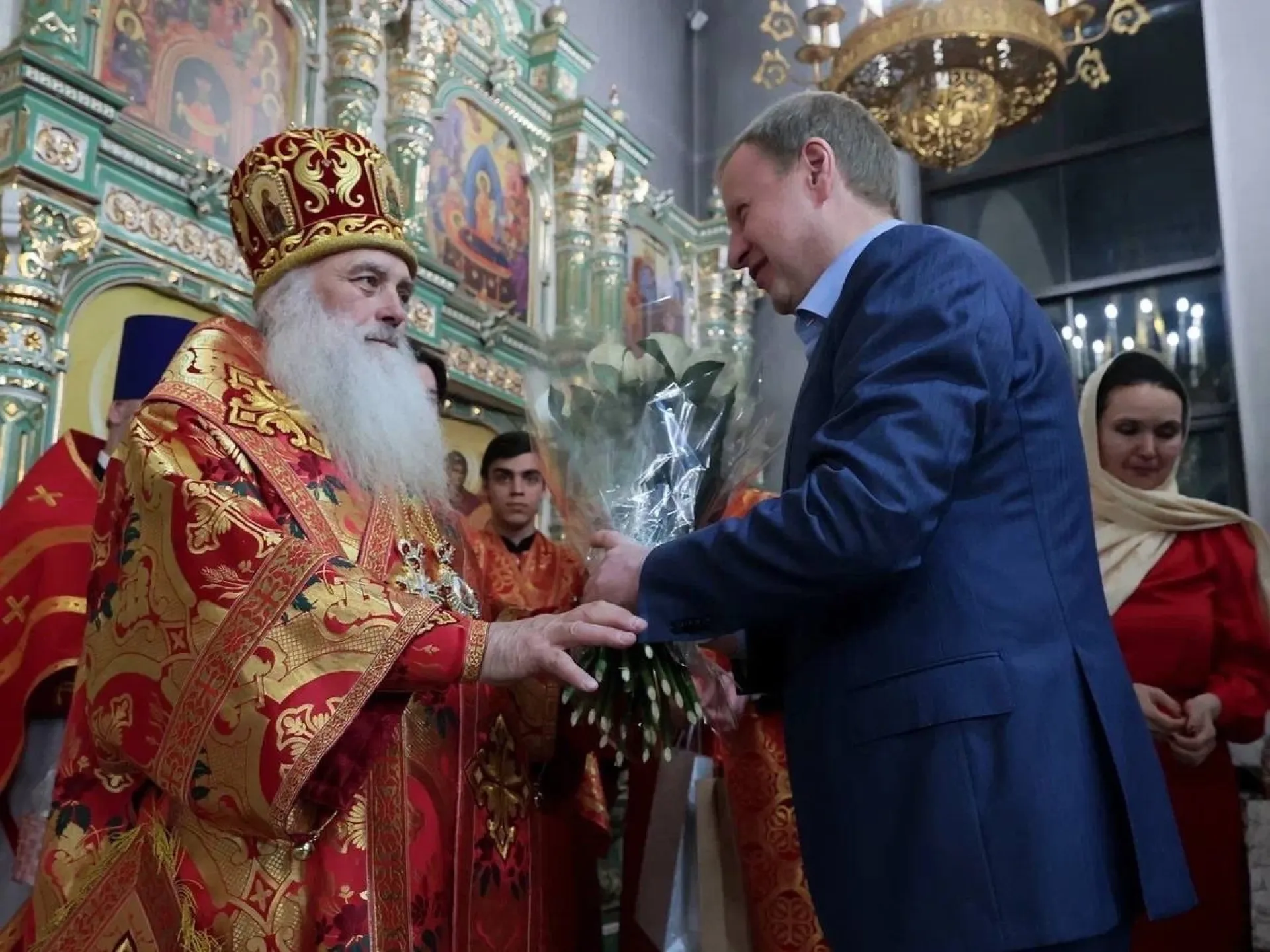 Губернатор Виктор Томенко поздравил жителей Алтайского края с праздником Светлой Пасхи
