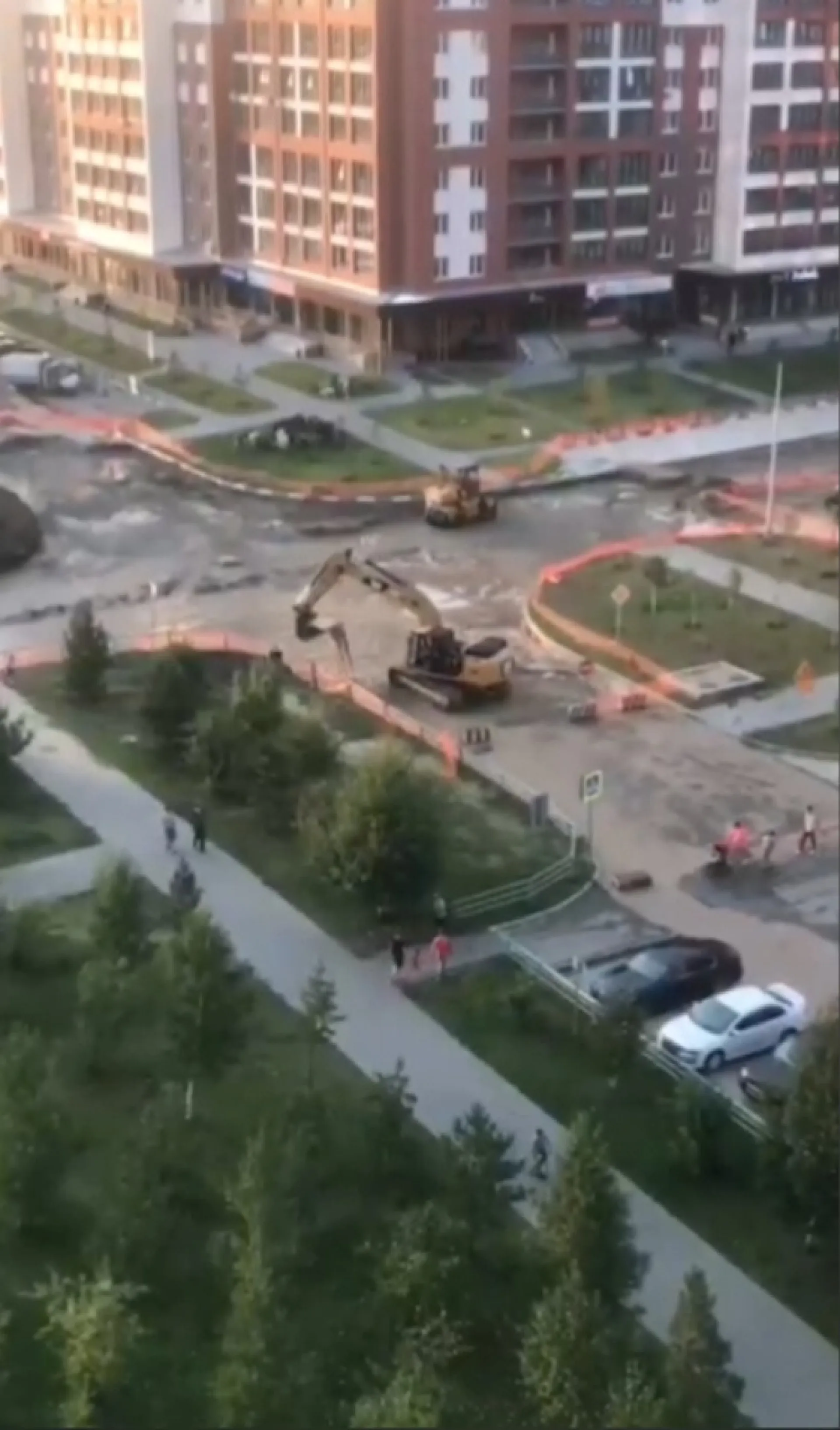 Воду ковшом. Барнаульцы рассказали об экскаваторе, ликвидировавшем последствия потопа в городе Воду ковшом. Барнаульцы рассказали об экскаваторе, ликвидировавшем последствия потопа в городе