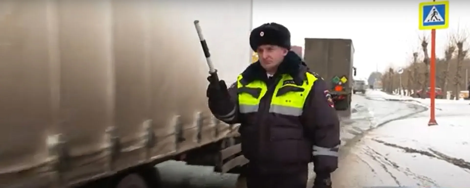 Сотрудники ГИБДД провели рейд, чтобы напомнить участникам дорожного движения о безопасности на переходах Сотрудники ГИБДД провели рейд, чтобы напомнить участникам дорожного движения о безопасности на переходах
