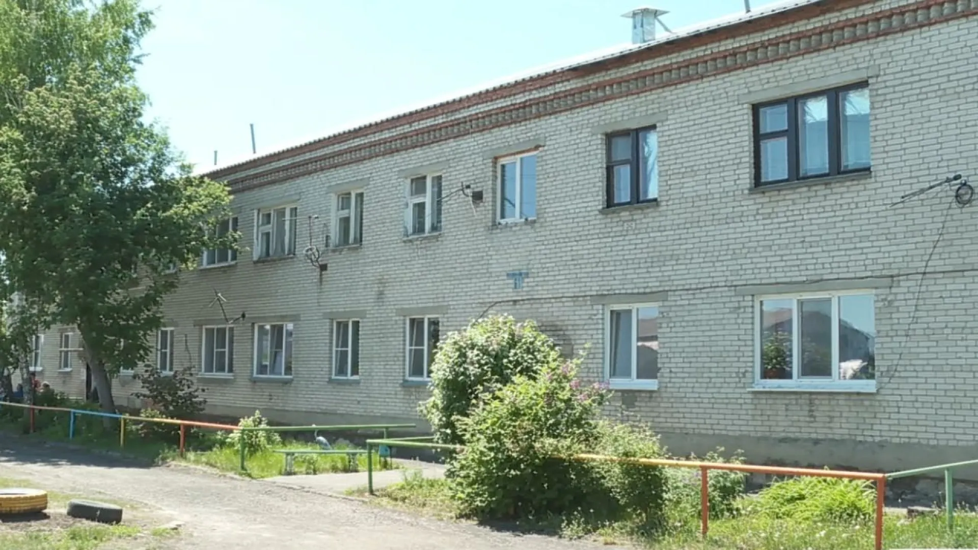 Жителям дома на территории Барнаульского ипподрома грозят блокадой Жителям дома на территории Барнаульского ипподрома грозят блокадой