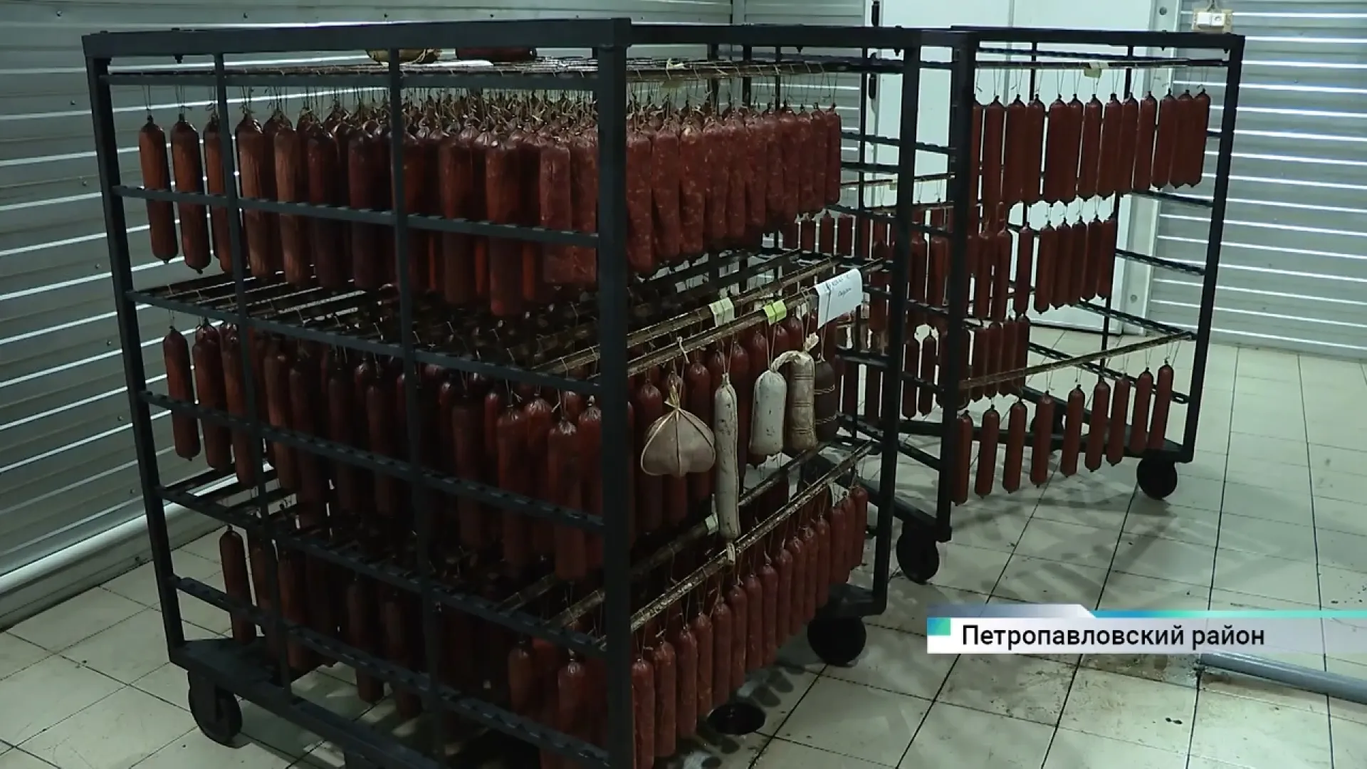 На алтайском мясоперерабатывающем предприятии смогли в два раза увеличить скорость производства мясных изделий На алтайском мясоперерабатывающем предприятии смогли в два раза увеличить скорость производства мясных изделий