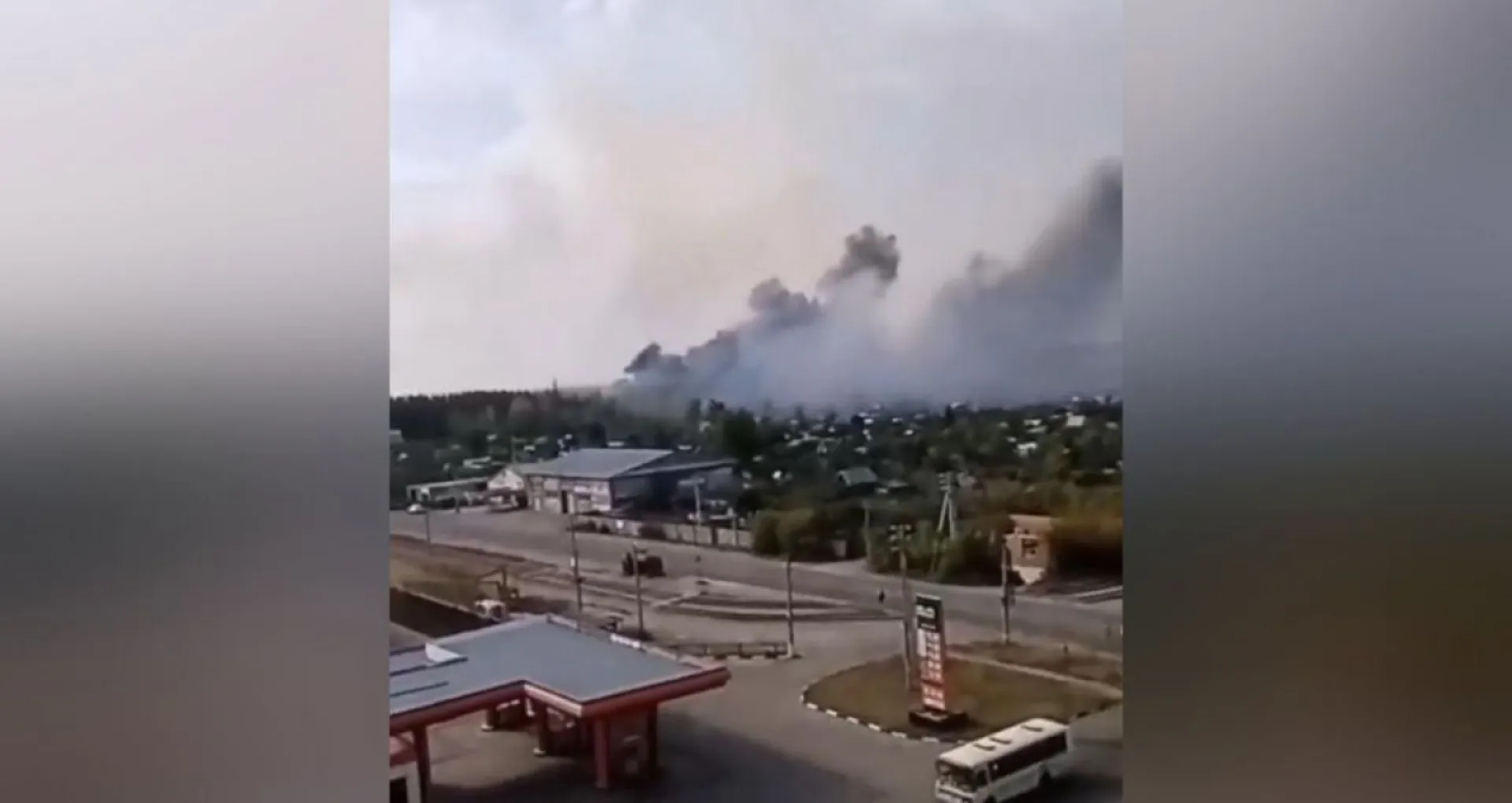 Пожар рядом с Бийским олеумным заводом локализовали Пожар рядом с Бийским олеумным заводом локализовали