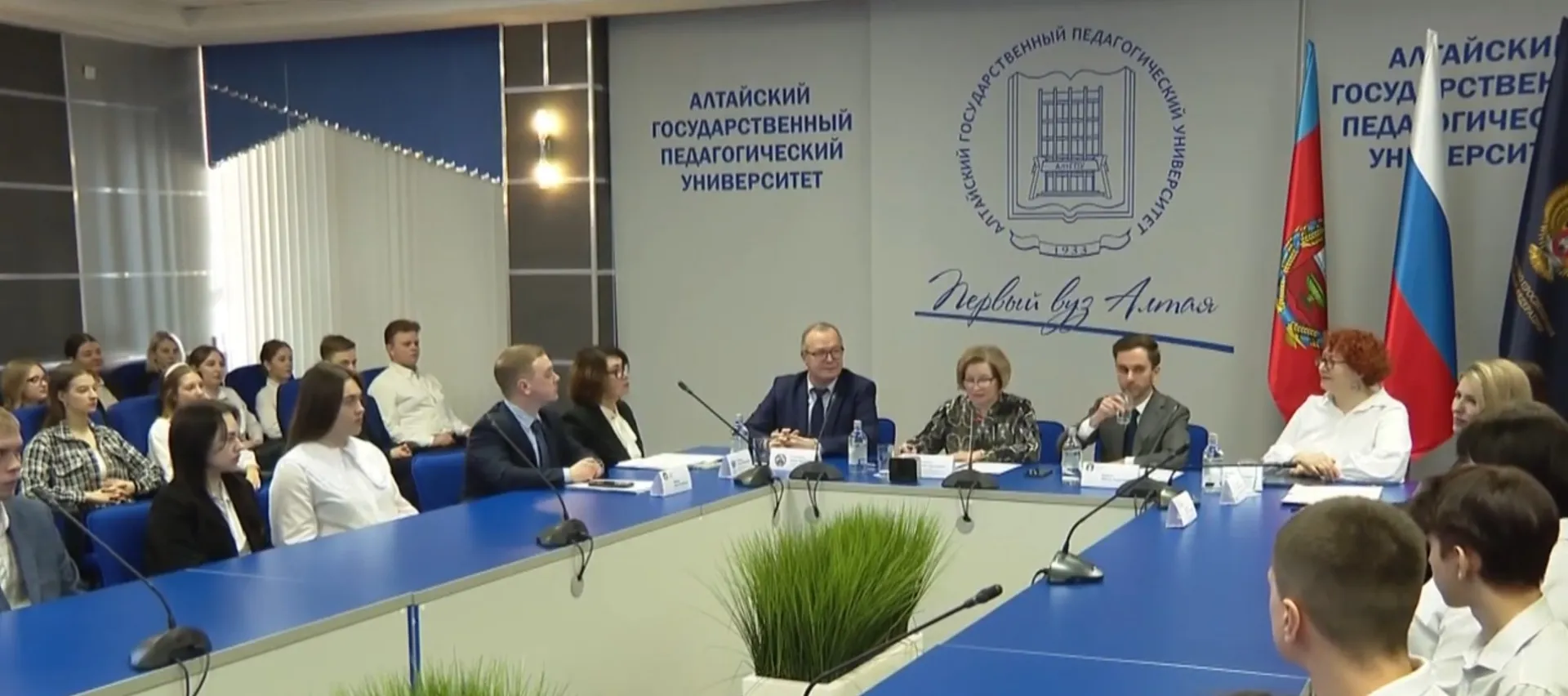 Гендиректор Российского общества «Знание» Максим Древаль встретился с алтайскими студентами Гендиректор Российского общества «Знание» Максим Древаль встретился с алтайскими студентами