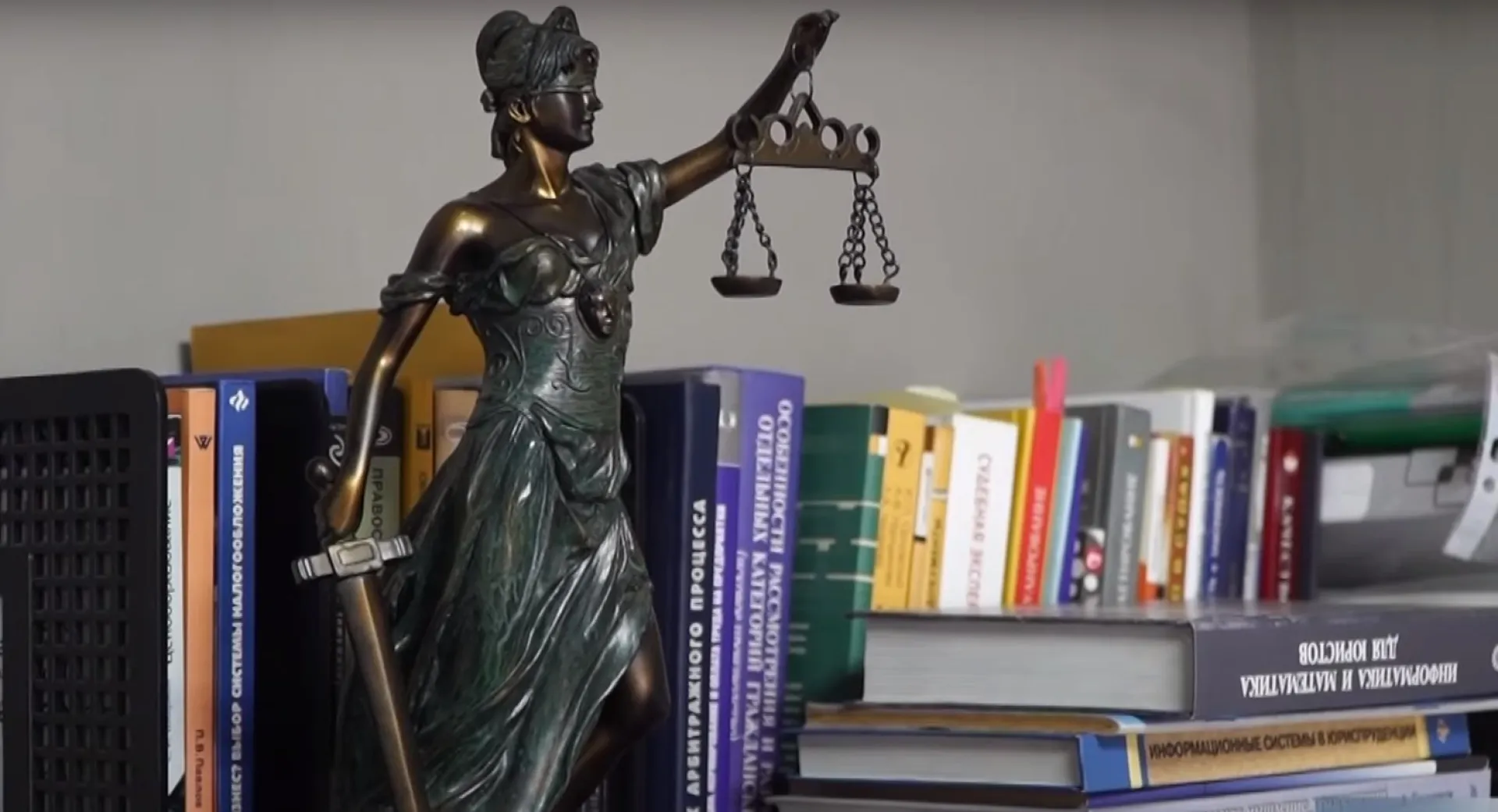 Конфисковать имущество за дискредитацию армии предложили в Госдуме Конфисковать имущество за дискредитацию армии предложили в Госдуме