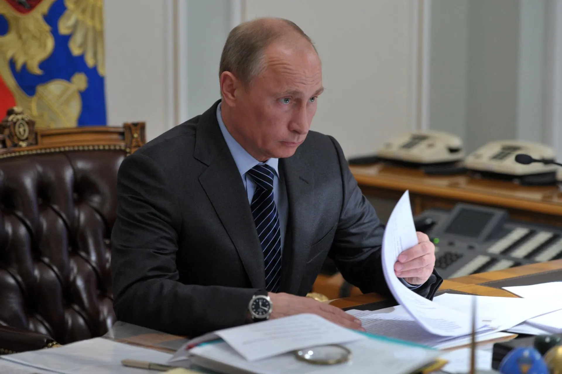 Владимир Путин поручил выяснить причину катастрофы SSJ в аэропорту Шереметьево Владимир Путин поручил выяснить причину катастрофы SSJ в аэропорту Шереметьево