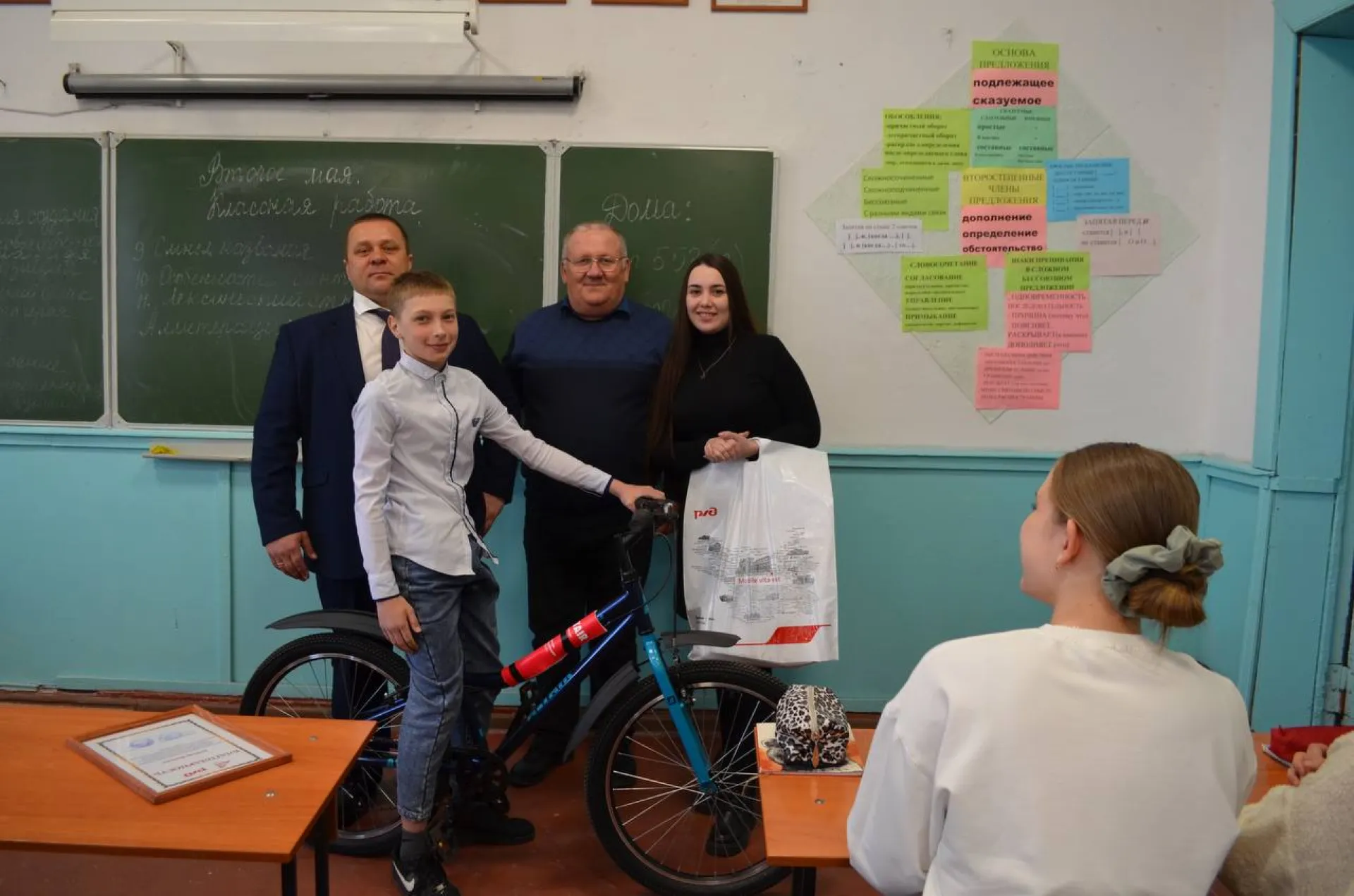 Школьник предотвратил столкновение поезда с автомобилем в Алтайском крае Школьник предотвратил столкновение поезда с автомобилем в Алтайском крае