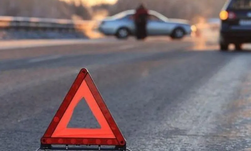 ГИБДД разыскивает автоледи, сбившую девушку на пешеходном переходе в Барнауле