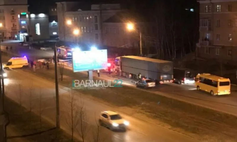 Очевидцы: ДТП с участием мотоцикла произошло в Барнауле