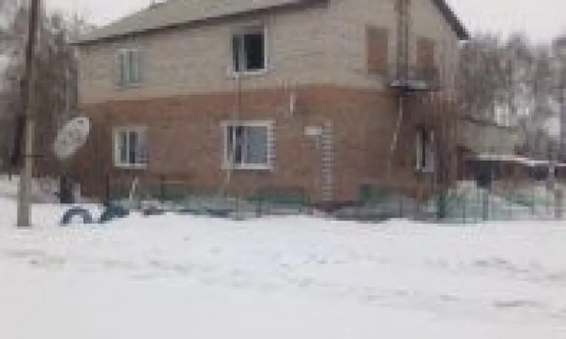 Загоревшийся в алтайском крае частный дом тушили 13 пожарных