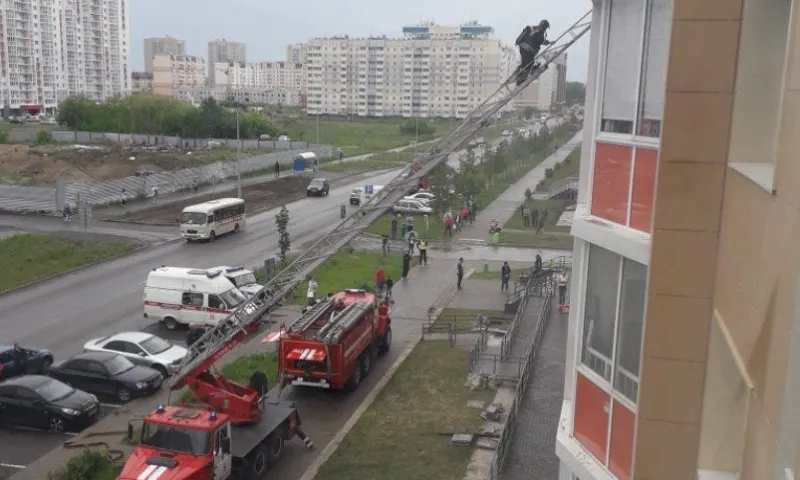 Соцсети: пожар произошёл в многоквартирном доме Барнаула  