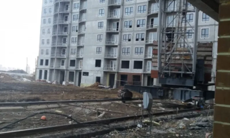 Следственный комитет начал проверку по факту гибели строителя в Барнауле