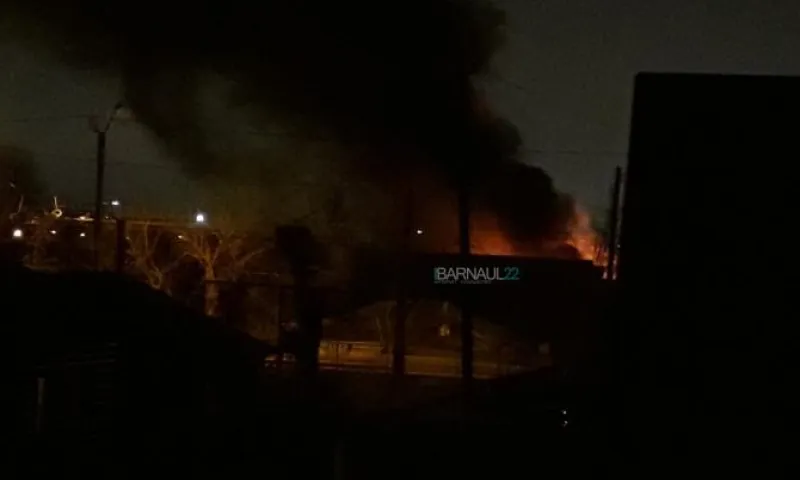 Пожар в частном секторе произошёл в Барнауле