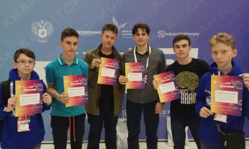 Школьники из Алтайского края стали победителями фестиваля виртуальной и дополненной реальности в Москве