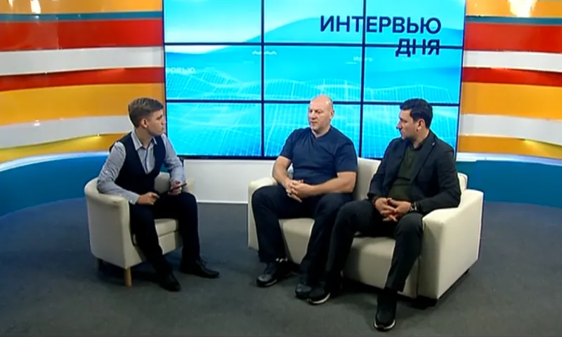 Звезды советского и российского хоккея приехали на Алтай