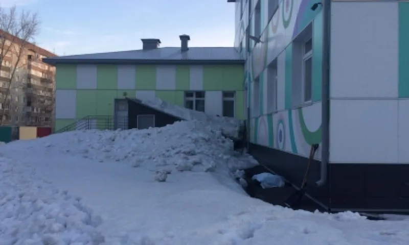 Стали известны подробности гибели дворника при уборке снега в детском саду в Барнауле