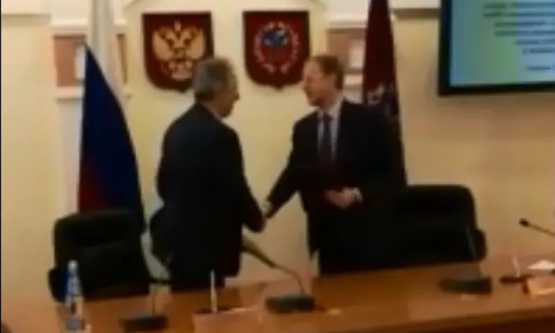 Виктор Томенко подписал соглашение с Национальным агентством развития квалификаций