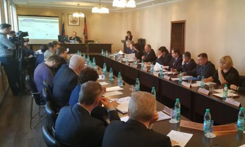 Виктор Томенко проводит выездное совещание по вопросам социально-экономического развития Каменского района