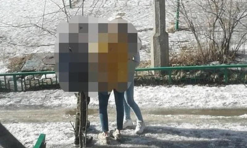 Жители Бийска помешали наркоманам передать закладки подросткам