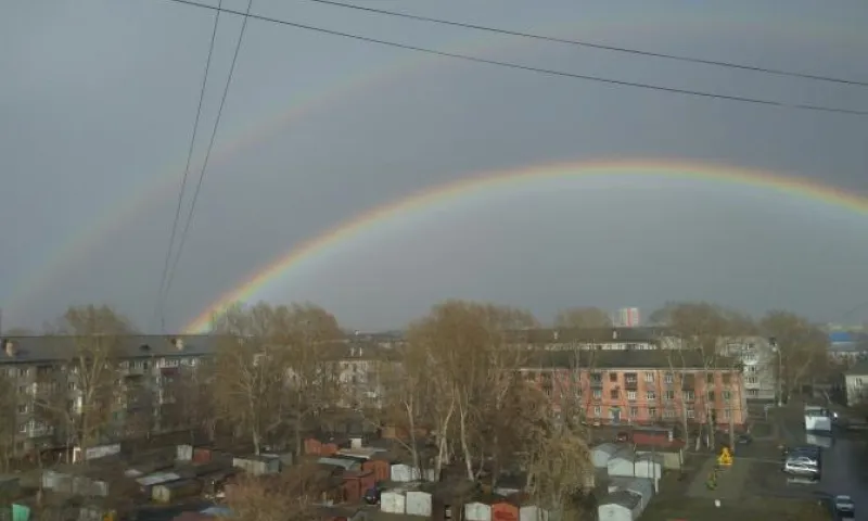 Жители Барнаула увидели первую в этом году радугу