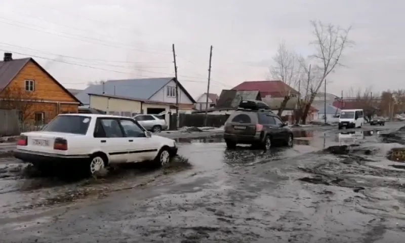 Видео: в Бийске с приходом весны растаяли дороги