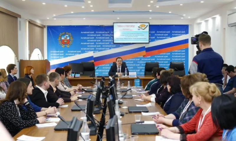 Министр образования Алтайского края встретился с участниками педагогических конкурсов