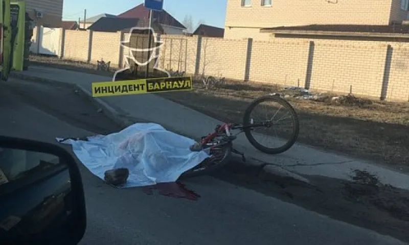 Стали известны подробности гибели сбитого мусоровозом велосипедиста в Барнауле