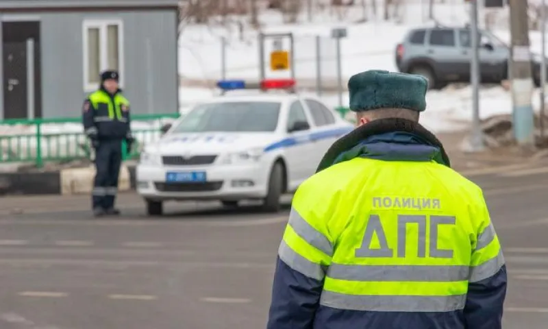Иностранец пытался дать взятку сотруднику ГИБДД в Алтайском крае