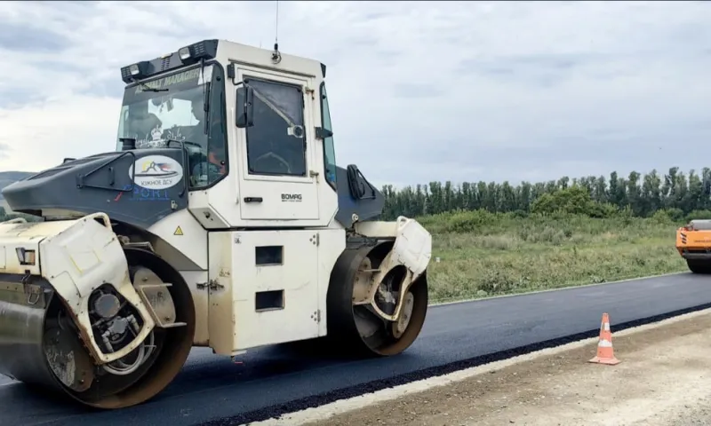 Больше 200 участков дорог ремонтируют в Алтайском крае 