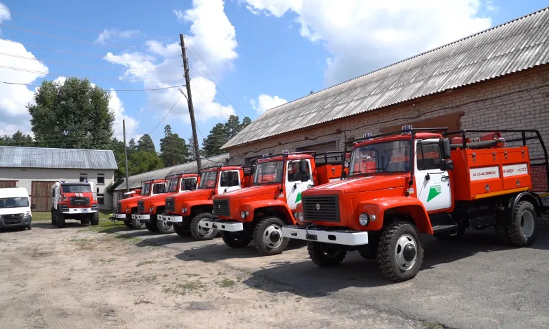 8 новых пожарных автомобилей прибыли сегодня в Алтайский край