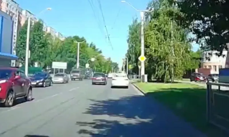 Пешеход попал под колеса иномарки в Барнауле