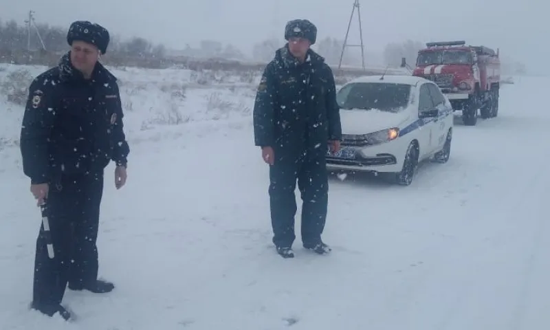 В трёх районах Алтайского края перекрыли несколько участков дорог из-за непогоды. Обновлено